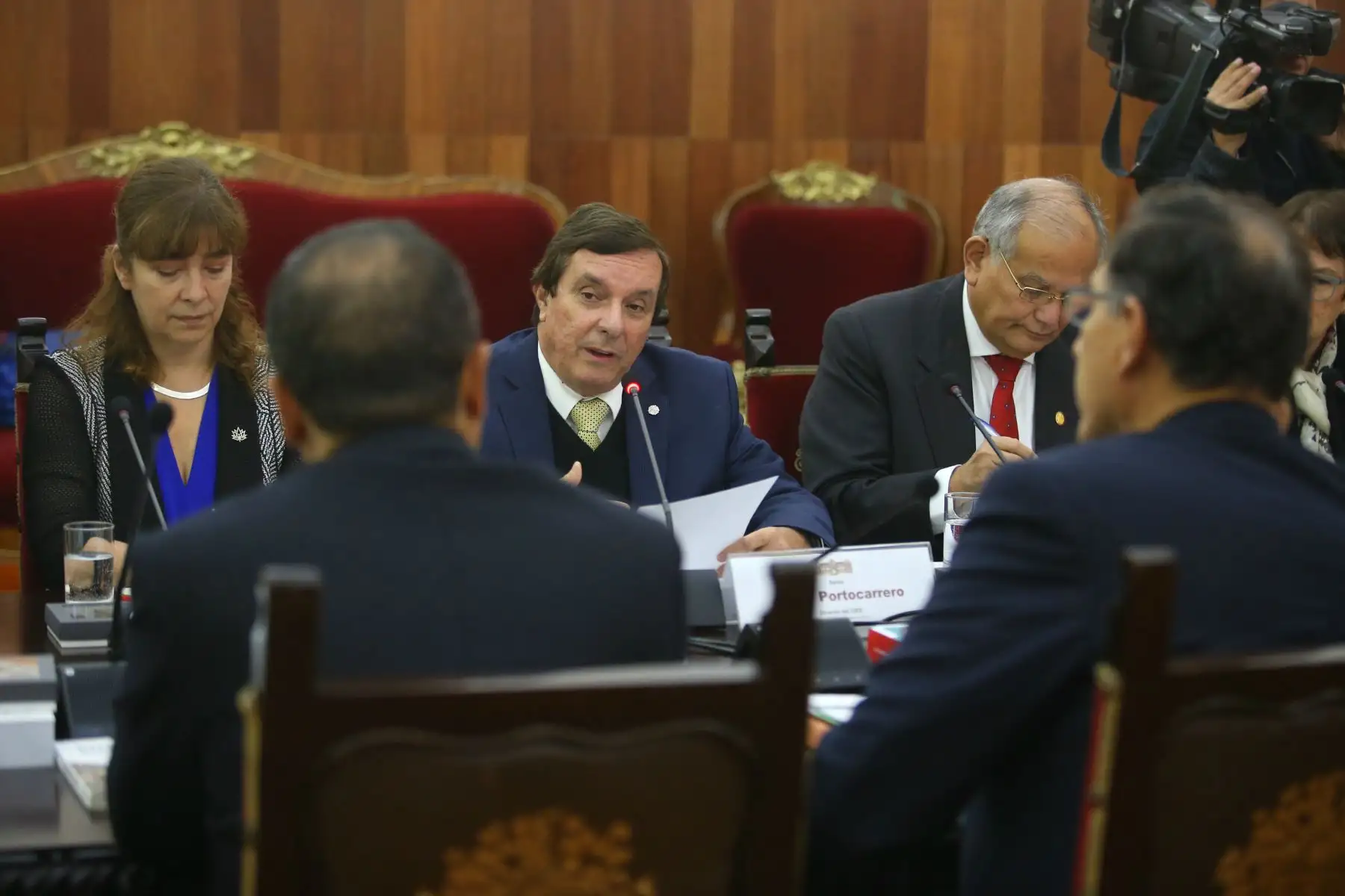Jefe de Estado Martín Vizcarra se reúne con miembros del CIES para abordar proceso de reconstrucción en Palacio de Gobierno.Foto: ANDINA/Prensa Presidencia