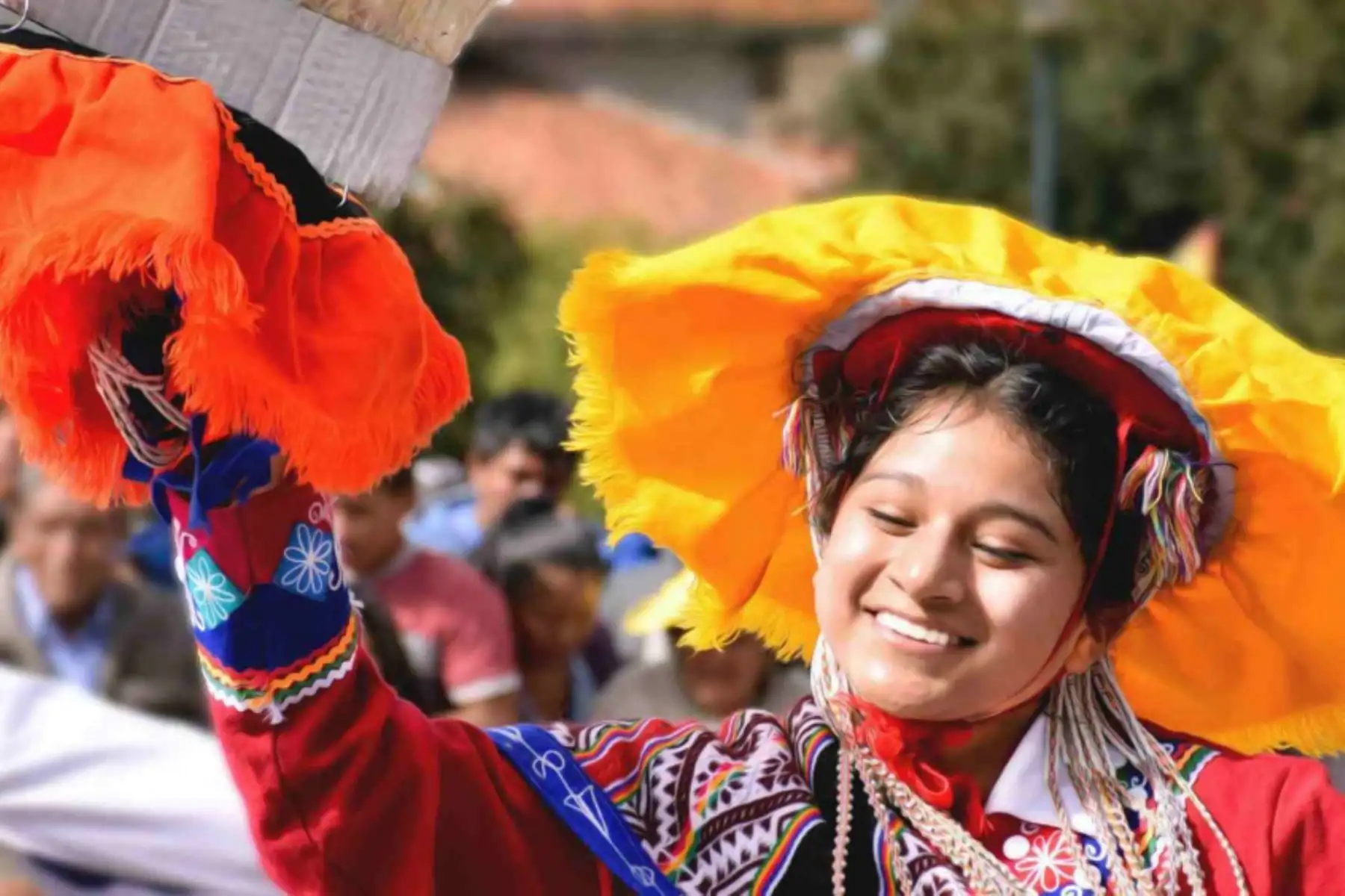 Con gran entusiasmo, alegría y compromiso con la preservación de su herencia ancestral, la población de Cusco viene participando en las diversas actividades oficiales programadas en su mes jubilar, en donde destacan el emblemático Inti Raymi, desfiles de danzas típicas, conciertos de música, conversatorios y exposiciones pictóricas. Foto: Emufec