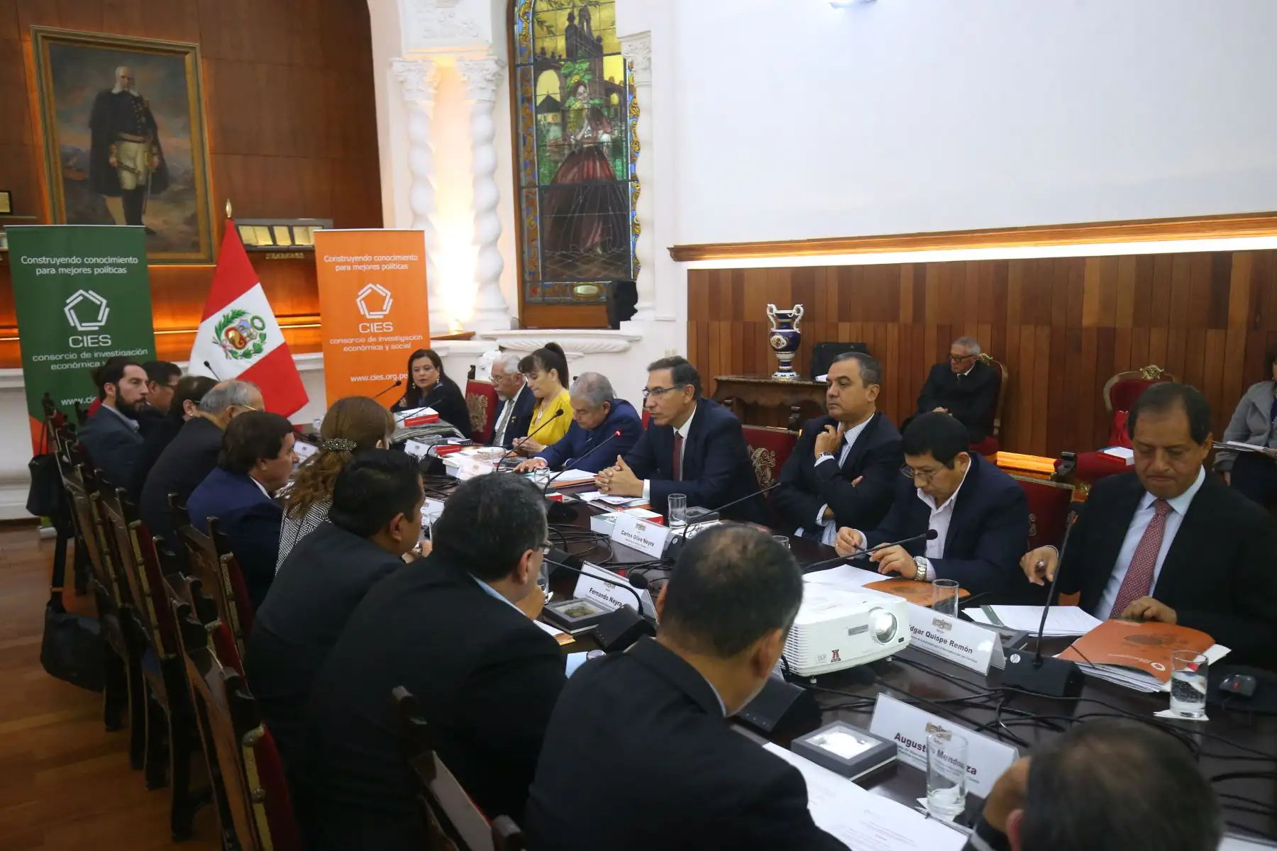 Jefe de Estado Martín Vizcarra se reúne con miembros del CIES para abordar proceso de reconstrucción en Palacio de Gobierno.Foto: ANDINA/Prensa Presidencia
