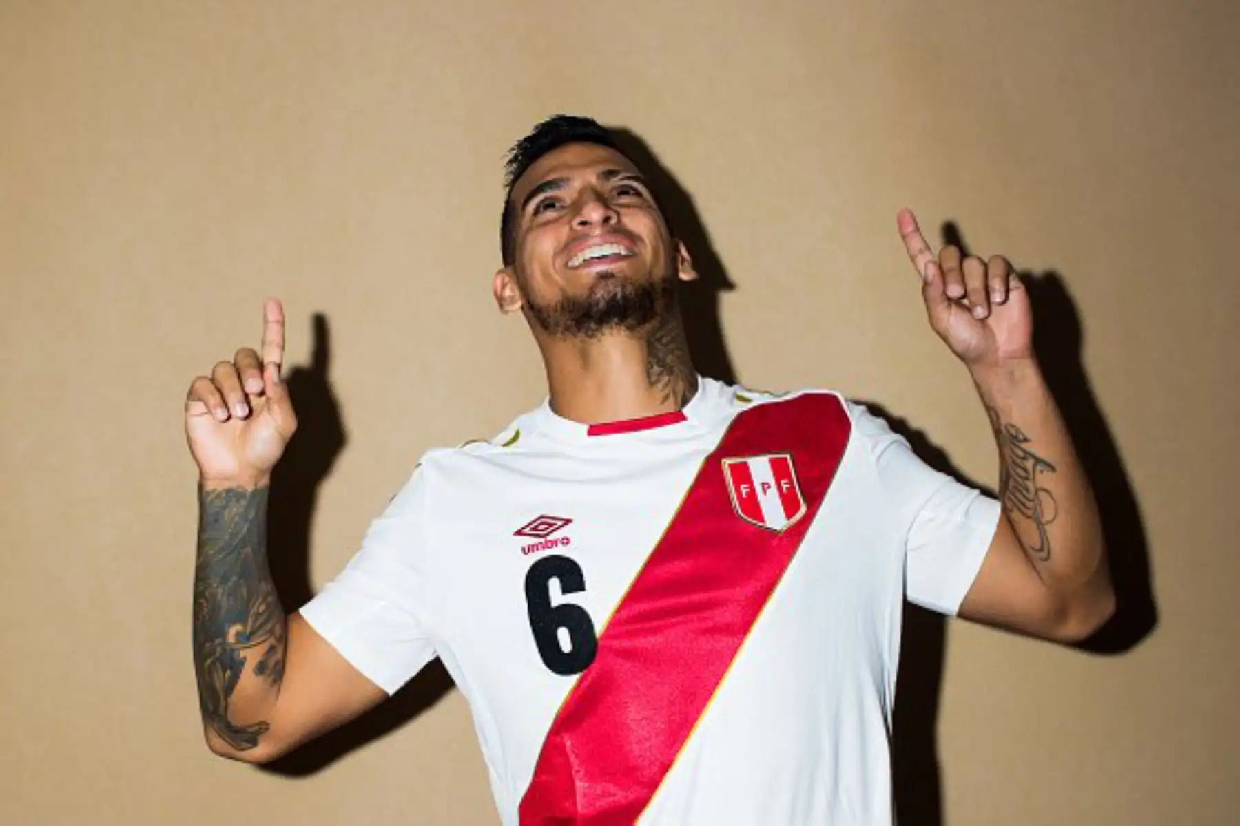 Miguel Trauco en sesión de fotos de la selección peruana en Rusia. Foto: ANDINA/ Gilda Arrúa