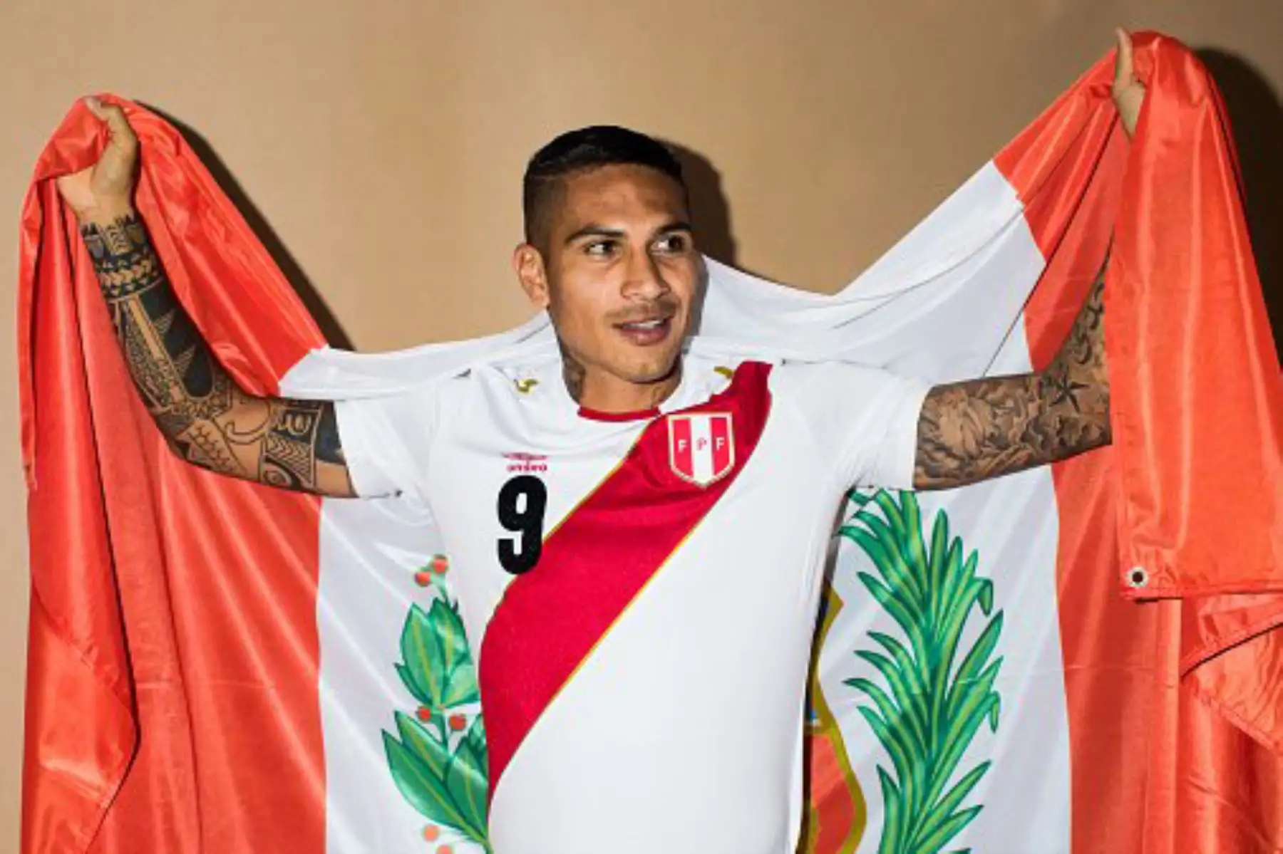 El capitán Paolo Guerrero en sesión de fotos de la selección peruana en Rusia. Foto: ANDINA/ Gilda Arrúa