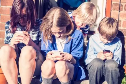 Celular o tablet: ¿a qué edad es conveniente dárselo a los hijos?. Fotos: ANDINA/Difusión.