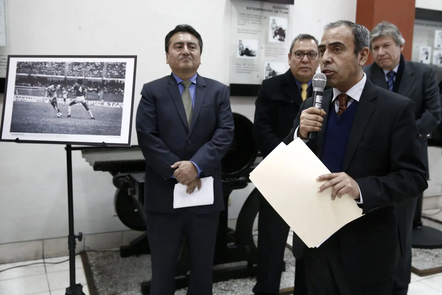 Muestra fotográfica "De los Andes a los Urales, la selección peruana vuelve a los mundiales". Foto: ANDINA/Melina Mejía.