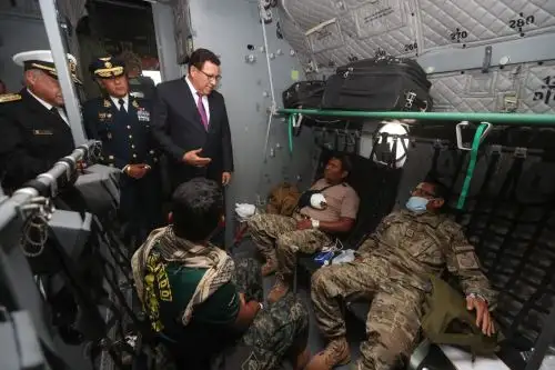 Llegan los militares heridos en enfrentamiento contra terroristas en el Vraem.