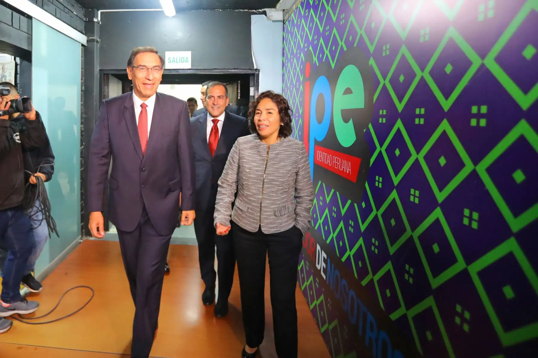 El Presidente de la República Martín Vizcarra, anuncia que 29 millones de peruanos verán partidos de la selección de fútbol en el Mundial de Rusia 2018. Foto: ANDINA/Prensa Presidencia.