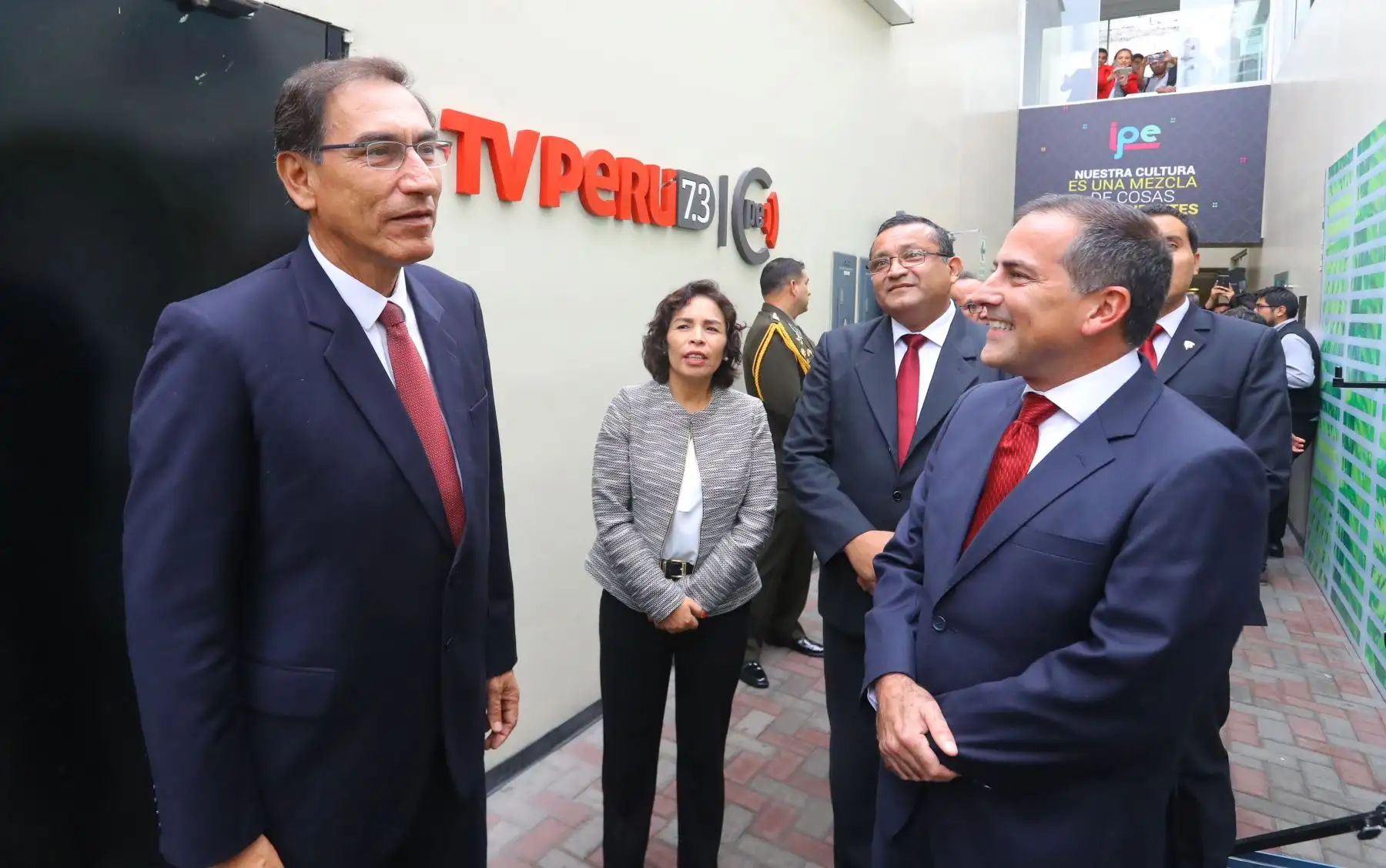 El Presidente de la República Martín Vizcarra, anuncia que 29 millones de peruanos verán partidos de la selección de fútbol en el Mundial de Rusia 2018. Foto: ANDINA/Prensa Presidencia.