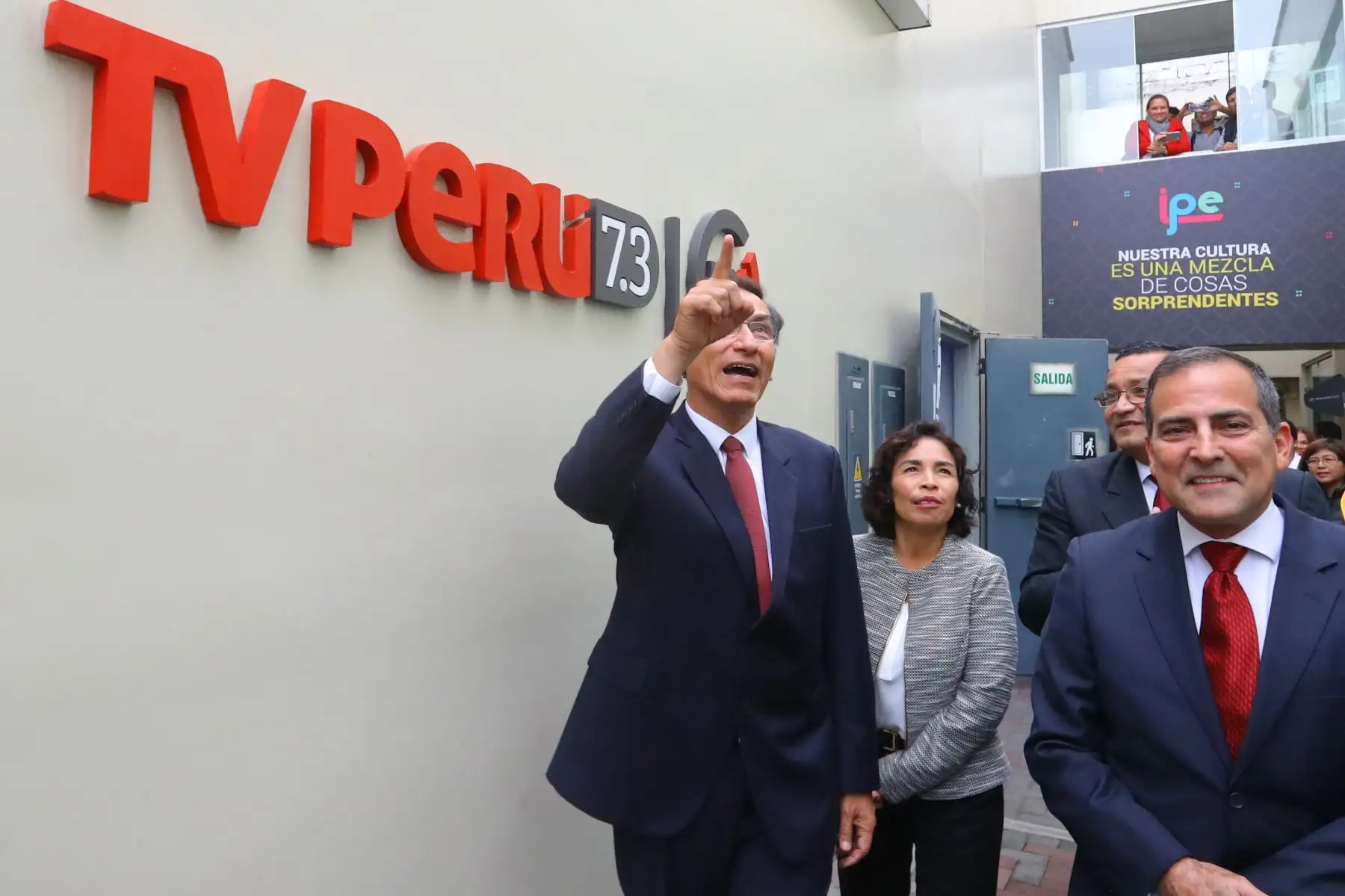 El Presidente de la República Martín Vizcarra, anuncia que 29 millones de peruanos verán partidos de la selección de fútbol en el Mundial de Rusia 2018. Foto: ANDINA/Prensa Presidencia.