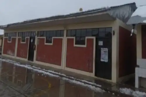 Los escolares de las regiones de Huancavelica, Puno y Arequipa podrán ingresar a susinstituciones educativas con media hora de retraso, con el objetivo de salvaguardar su saludfísica y emocional ante las bajas temperaturas.