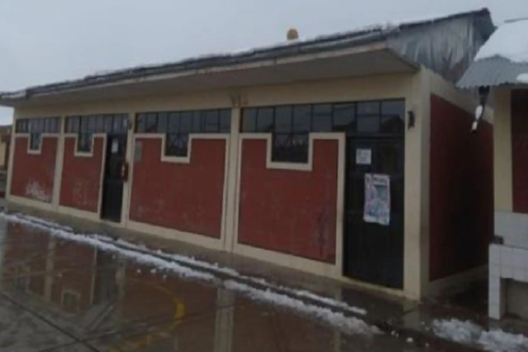 Los escolares de las regiones de Huancavelica, Puno y Arequipa podrán ingresar a susinstituciones educativas con media hora de retraso, con el objetivo de salvaguardar su saludfísica y emocional ante las bajas temperaturas.
