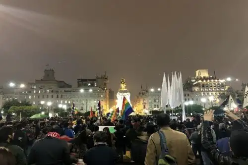 Miles de manifestantes participaron en la marcha contra el Congreso.
