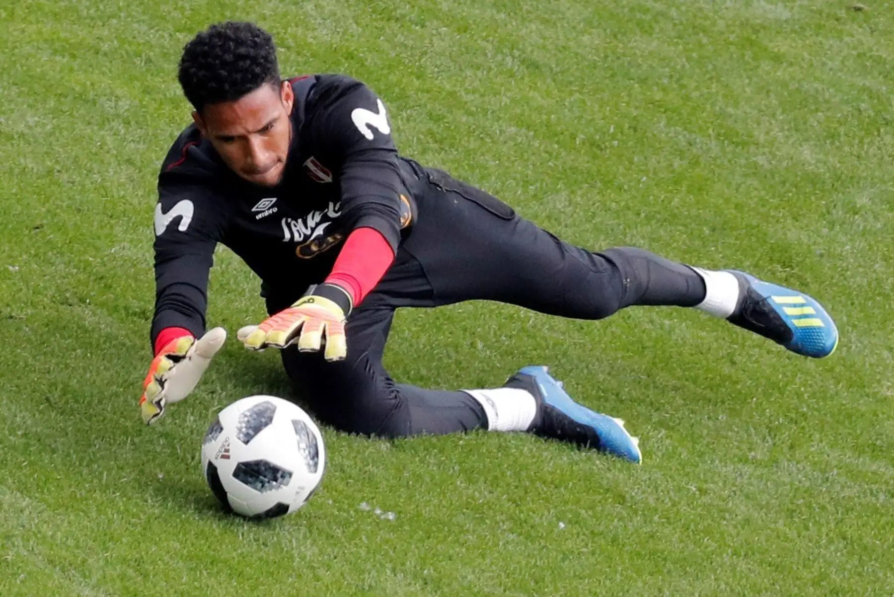 El portero de la selección peruana Pedro Gallese durante el entrenamiento de esta mañana en Moscú. Foto: Efe.