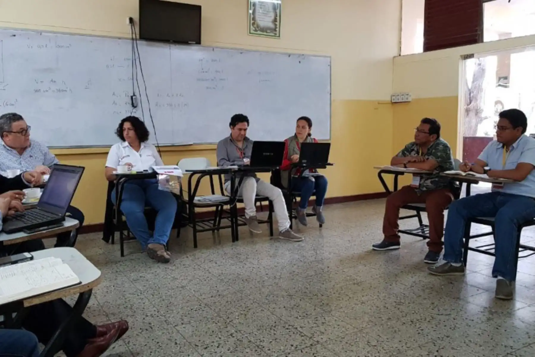 En el segundo día del Muni Ejecutivo en la región Piura se inició hoy con la presencia de los ministros del Ambiente, Fabiola Muñoz; de Agricultura y Riego, Gustavo Mostajo; de Vivienda, Construcción y Saneamiento, Javier Piqué; y el jefe de la Autoridad para la Reconstrucción con Cambios, Edgar Quispe.