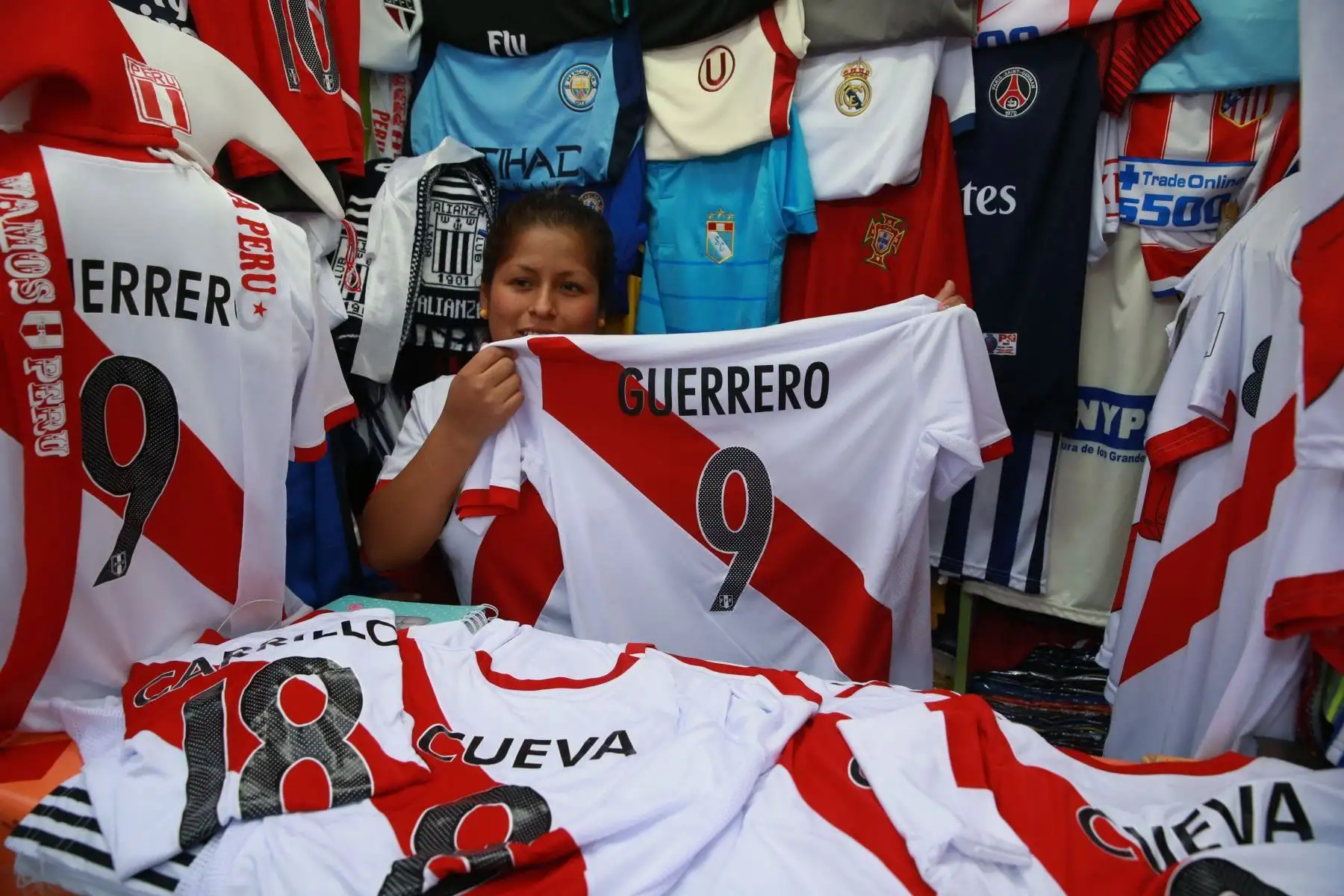 Mundial Rusia 2018 impulsa ingresos de las pyme textiles de Cusco.Foto:  ANDINA/Percy Hurtado