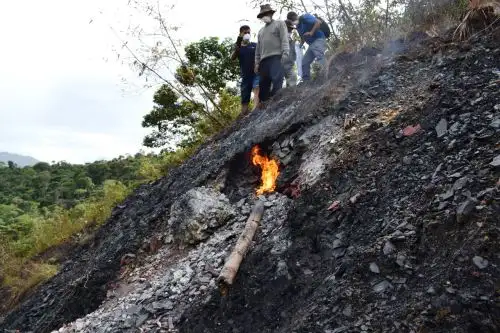IGP descarta presunta actividad volcánica en Ayacucho y afirma que fenómeno está asociado a combustión de rocas. Fotos: Wenceslao Sicha Quispe/, Municipalidad de Anchihuay/Willy Villa Navarro, DelVRAEM