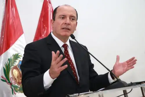 “Ninguna autoridad migratoria de algún país atiende las 24 horas para regularizar a los migrantes; nadie puede objetar la solidaridad del Perú con los venezolanos”, dijo Sevilla. Foto: ANDINA/Norman Córdova.