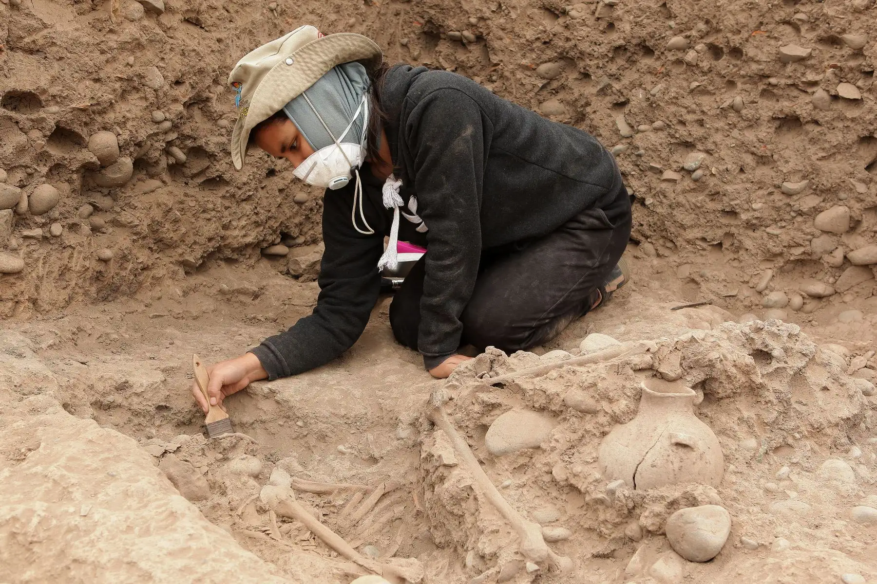 Presentan nuevos entierros humanos fueron descubiertos en la parte baja de la Huaca El Rosal, en el Complejo Arqueológico de Maranga. Foto:ANDINA/Héctor Vinces.