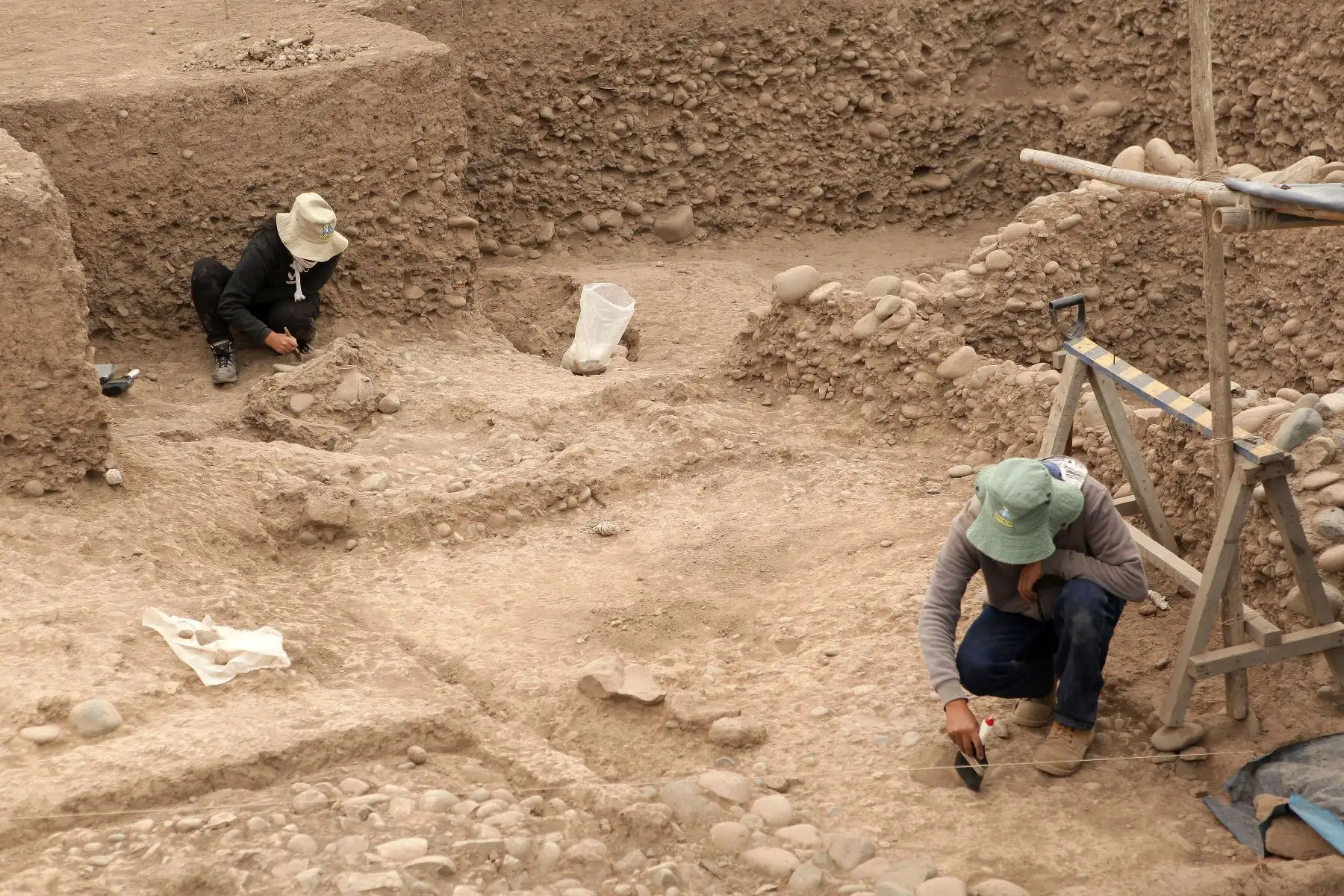 Presentan nuevos entierros humanos fueron descubiertos en la parte baja de la Huaca El Rosal, en el Complejo Arqueológico de Maranga. Foto:ANDINA/Héctor Vinces.