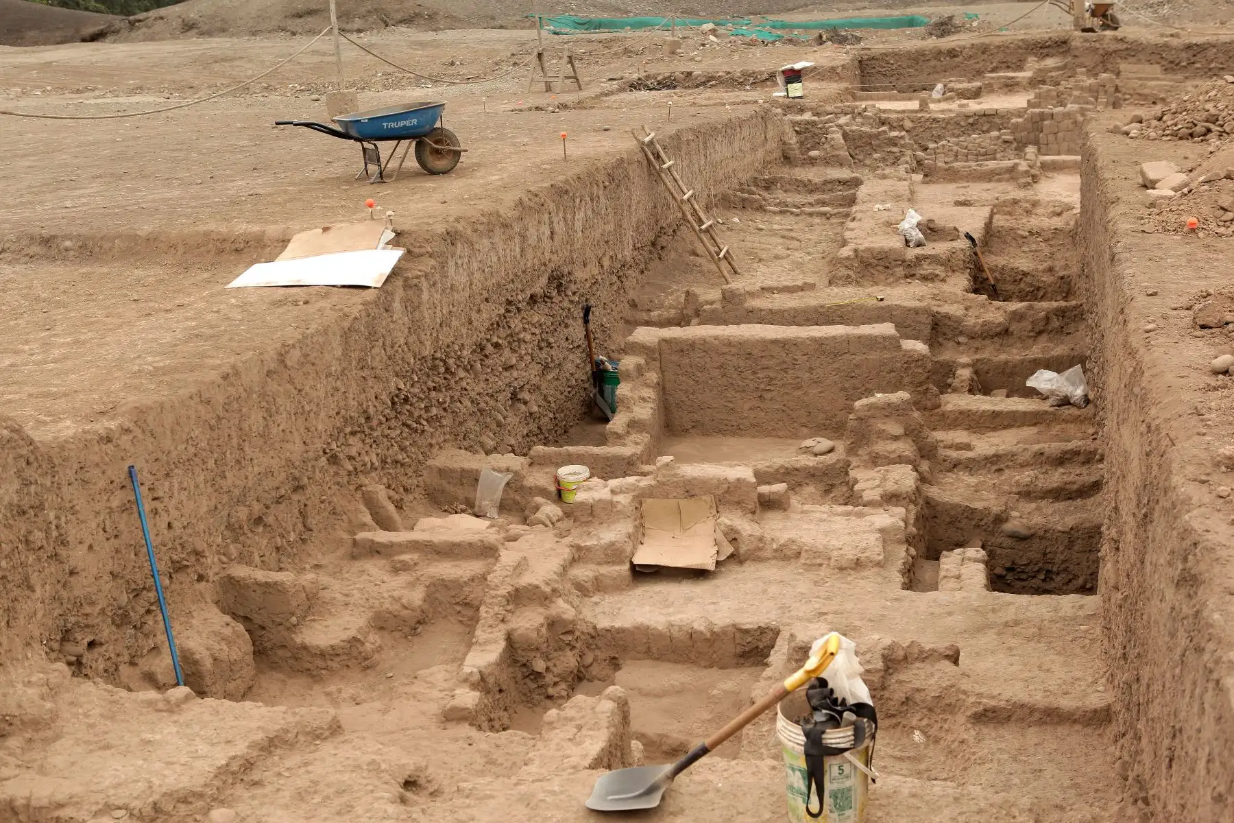 Presentan nuevos entierros humanos fueron descubiertos en la parte baja de la Huaca El Rosal, en el Complejo Arqueológico de Maranga. Foto:ANDINA/Héctor Vinces.