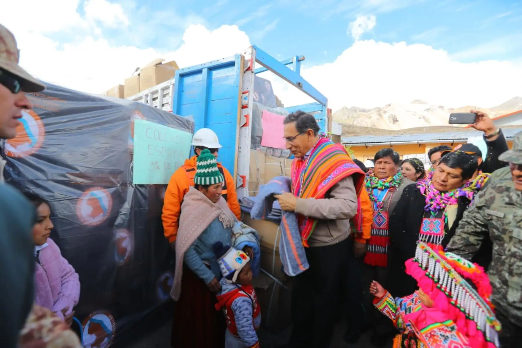Presidente de la República Martín Vizcarra, inicia entrega de ayuda por heladas en Puno. Foto: ANDINA/Prensa Presidencia