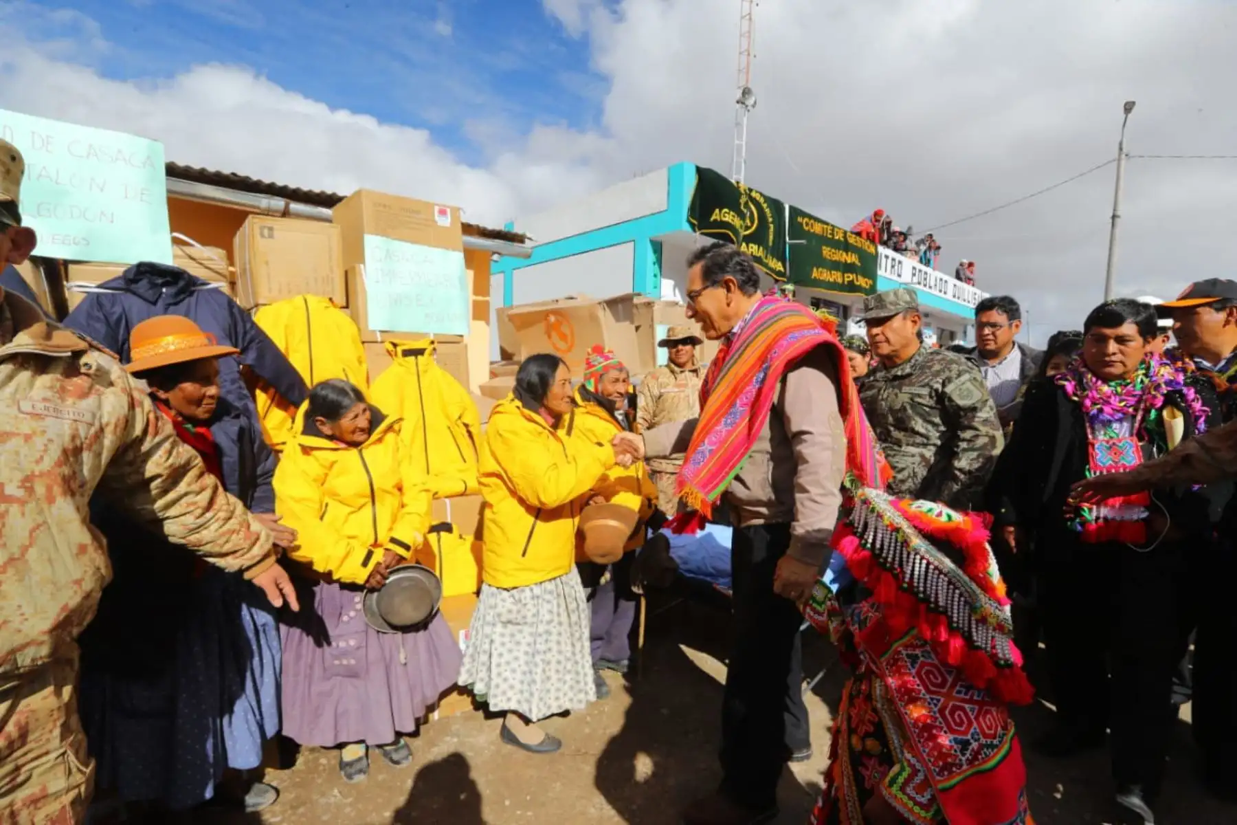Presidente de la República Martín Vizcarra, inicia entrega de ayuda por heladas en Puno. Foto: ANDINA/Prensa Presidencia
