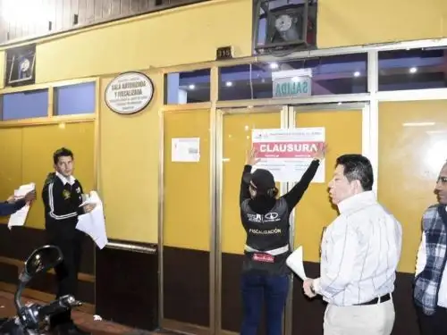 Operativo inopinado en Rimac, municipio clausura cinco locales nocturnos.