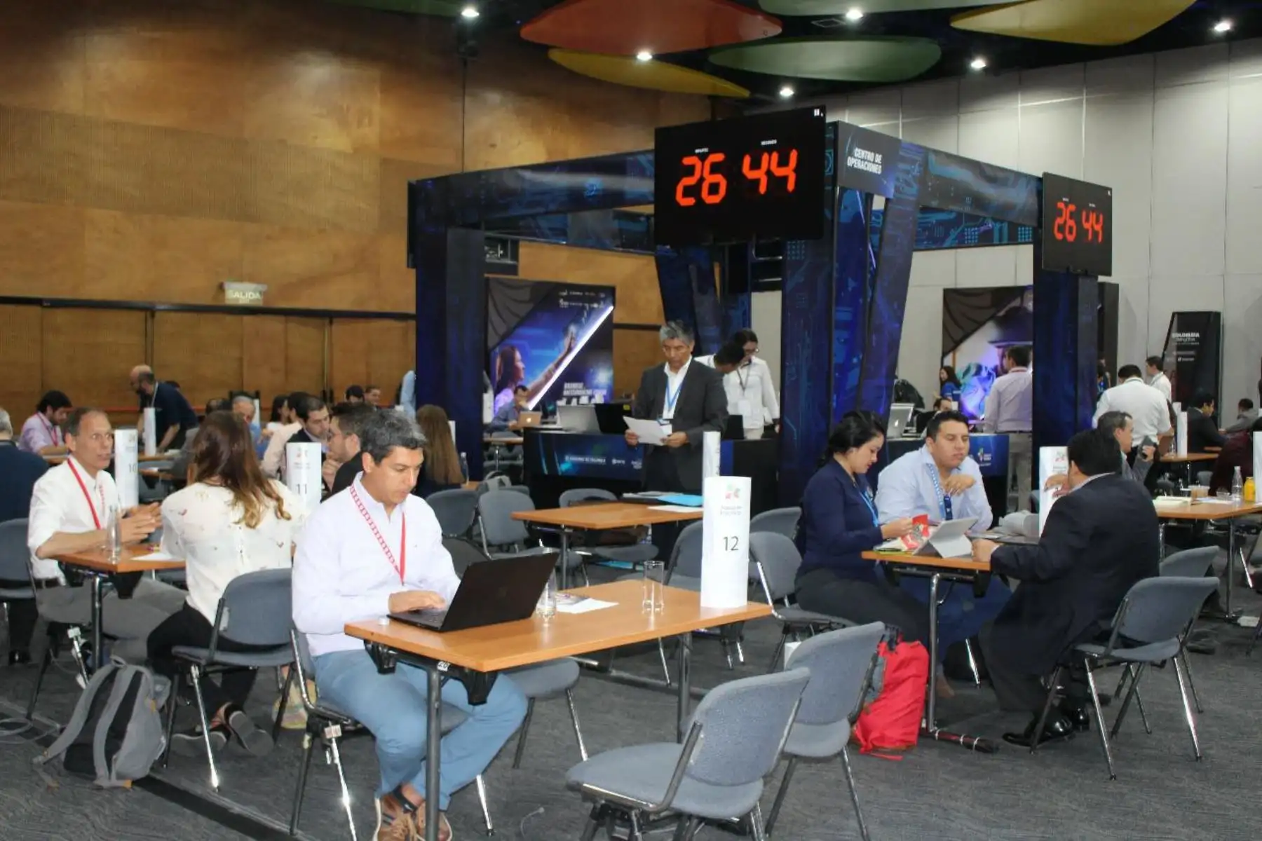 Rueda de Negocios en el VI Foro LAB4+ en Medellín.