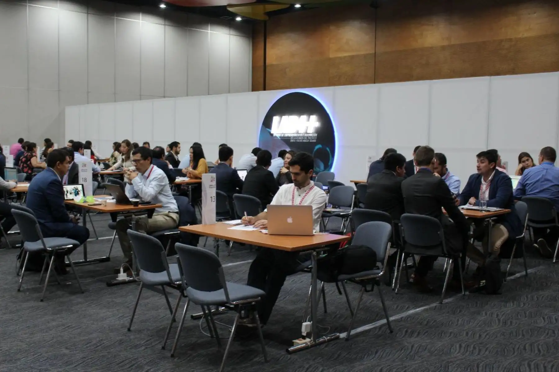 Foro LAB4+ en Medellín.