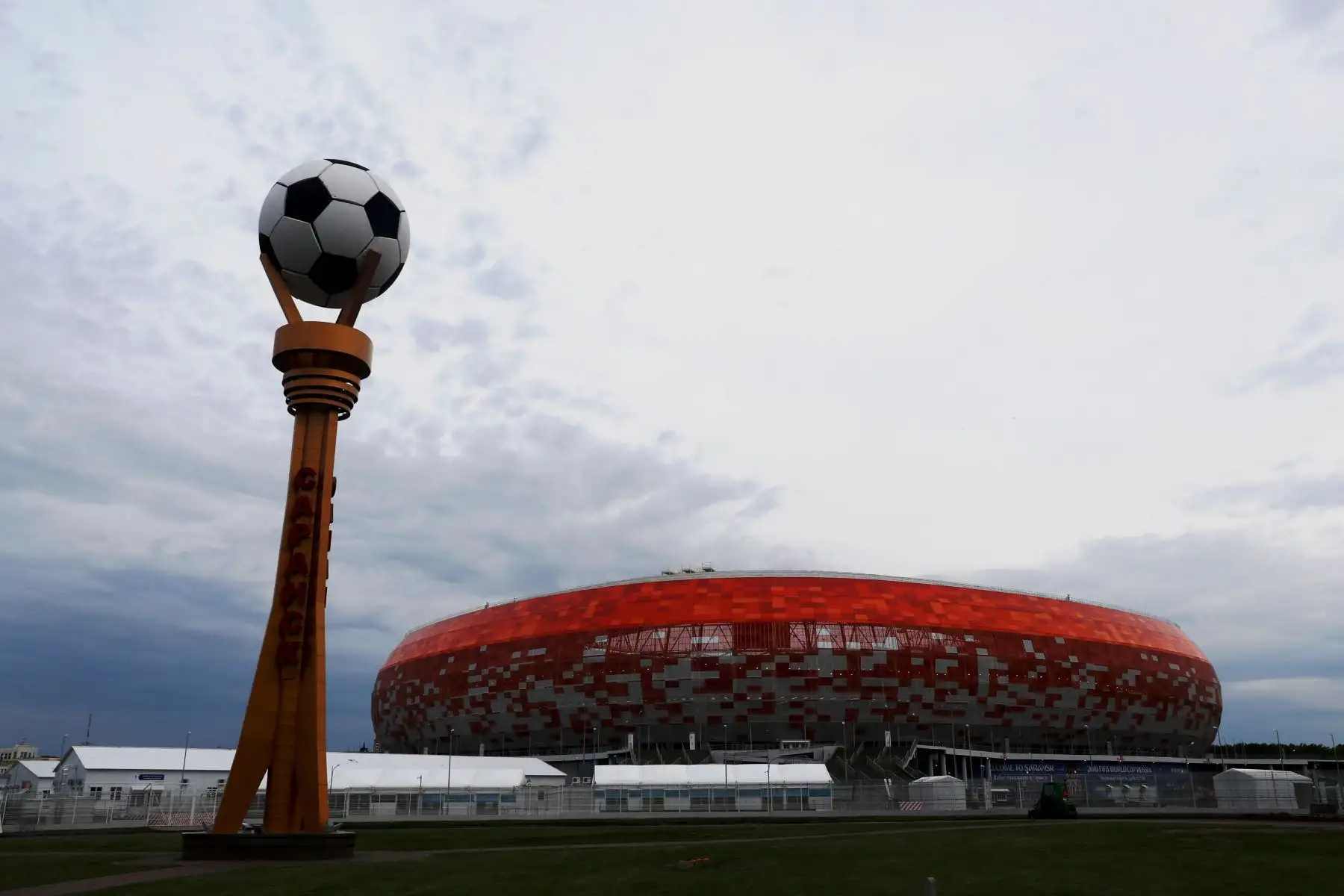 Vista del amanecer  Estadiol Mordovia Arena en la ciudad de Saransk. Foto: EFE