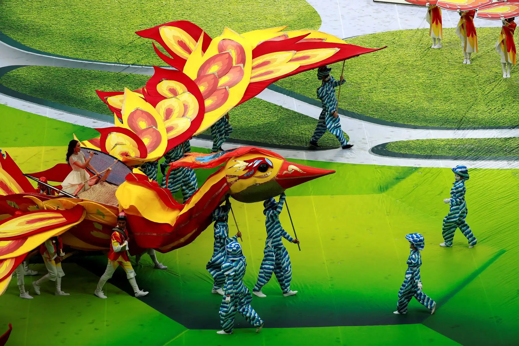 La soprano rusa AÌda Garifullina actua durante la ceremonia inaugural del Mundial de Fútbol de Rusia 2018, antes del inicio del partido Rusia-Arabia SaudÌ, del Grupo A del Mundial de Fútbol de Rusia 2018, en el Estadio Luzhniki de Mosc˙, Rusia Foto: EFE