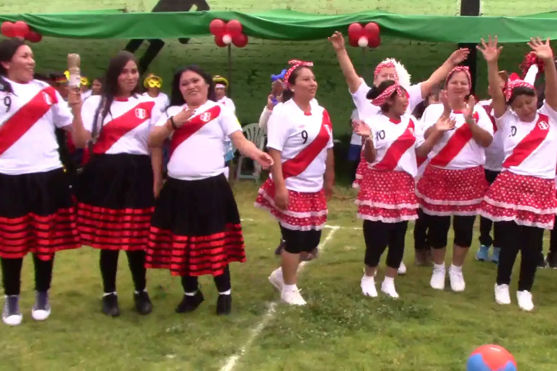 Internas de penal de Jauja dedican potajes a la selección peruana y viven ambiente festivo por Mundial de Fútbol Rusia 2018. ANDINA/Pedro Tinoco