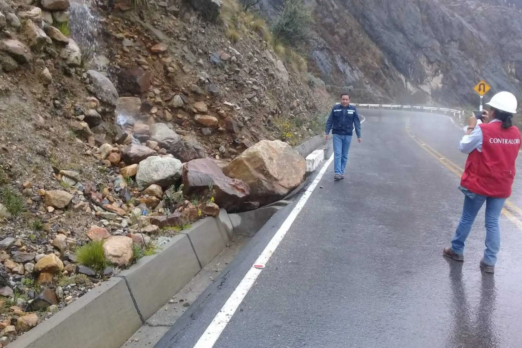 Contraloría inició supervisión de obras en 10 carreteras de Áncash.
