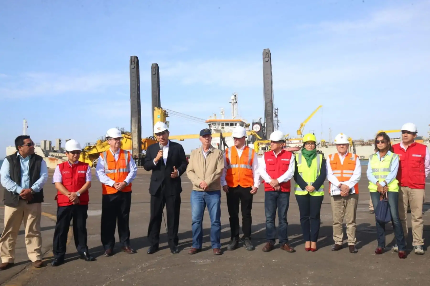 Presidente de la República Martín Vizcarra supervisa el inicio de obra del terminal portuario, general San Martin-Pisco. Foto: ANDINA/Prensa Presidencia