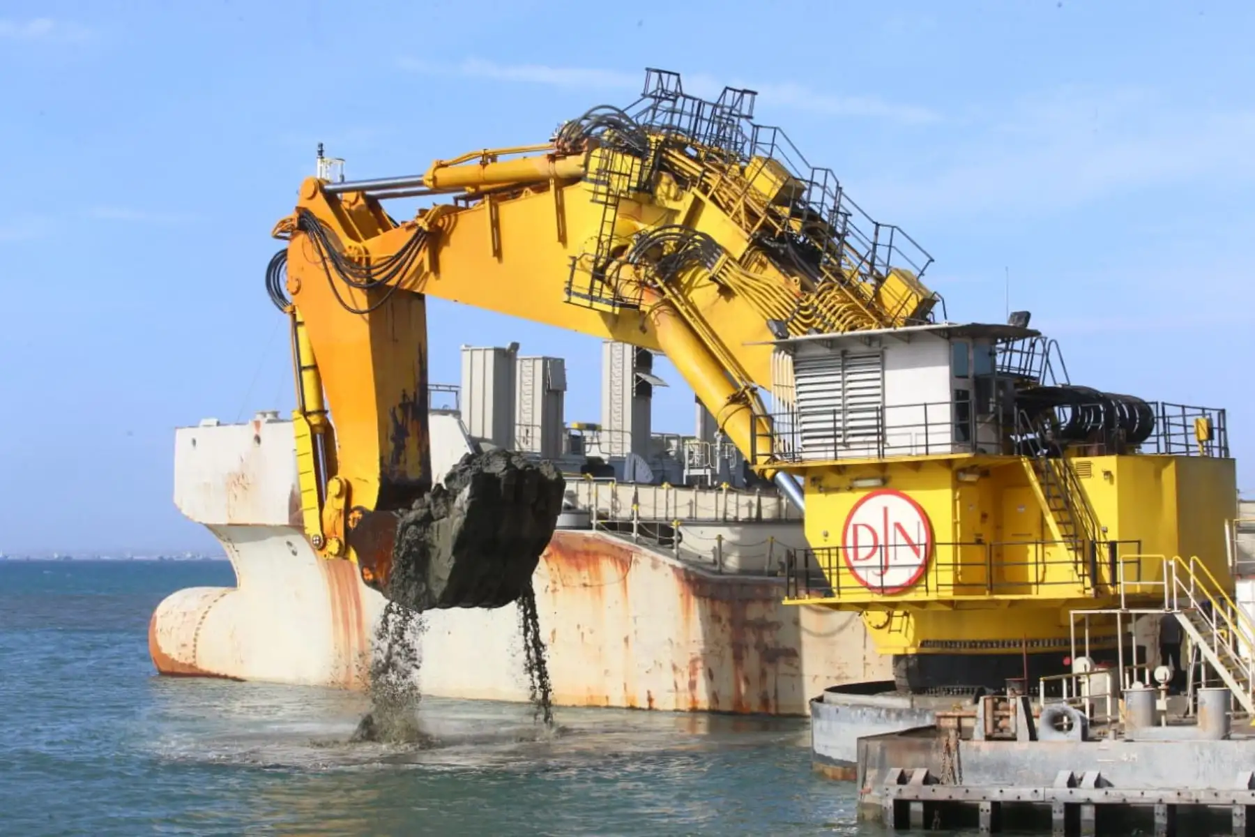 Presidente de la República Martín Vizcarra supervisa el inicio de obra del terminal portuario, general San Martin-Pisco. Foto: ANDINA/Prensa Presidencia