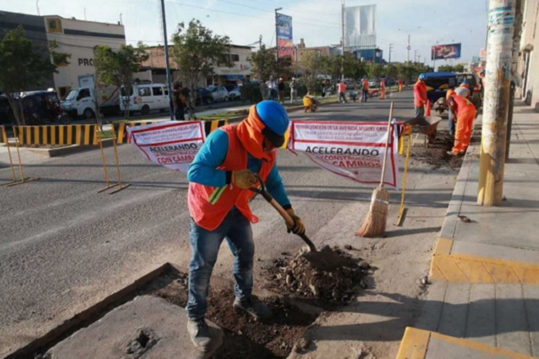 ARCC transfiere S/ 90 millones a municipios de Lambayeque y Piura para rehabilitar pistas, veredas, puentes  y caminos vecinales.