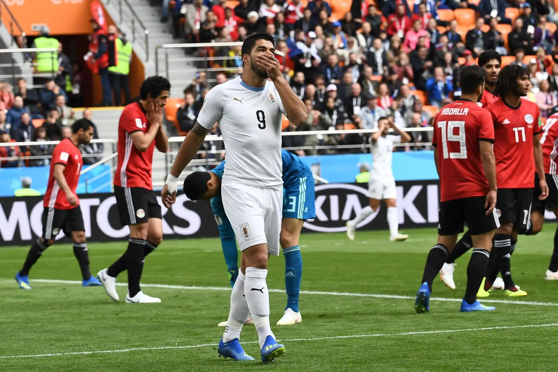 El delantero uruguayo Luis Suárez (C) reacciona después de perderse una oportunidad durante el partido de fútbol del Grupo A de la Copa Mundial Rusia 2018 entre Egipto y Uruguay en el Ekaterinburg Arena en Ekaterinburg el 15 de junio de 2018.Foto: AFP