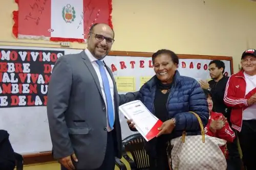Doña Peta instó a los maestros no dejar sin clases a los alumnos. Foto: ANDINA/Difusión.