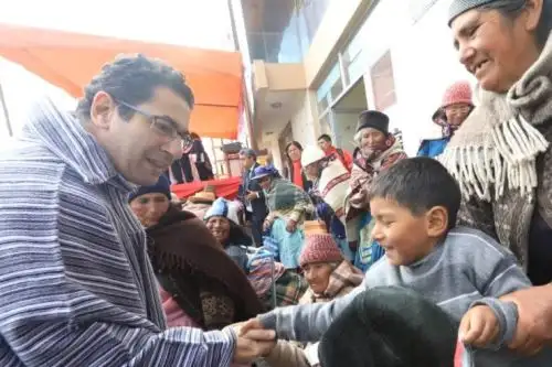El ministro de Justicia y Derechos Humanos, Salvador Heresi, llegó al distrito de Carhuamayo, ubicado en la provincia de Jauja, para reunirse con las autoridades regionales y locales, con quienes supervisó las labores de atención a las poblaciones afectadas y vulnerables ante las bajas temperaturas. También entregó importante ayuda humanitaria.