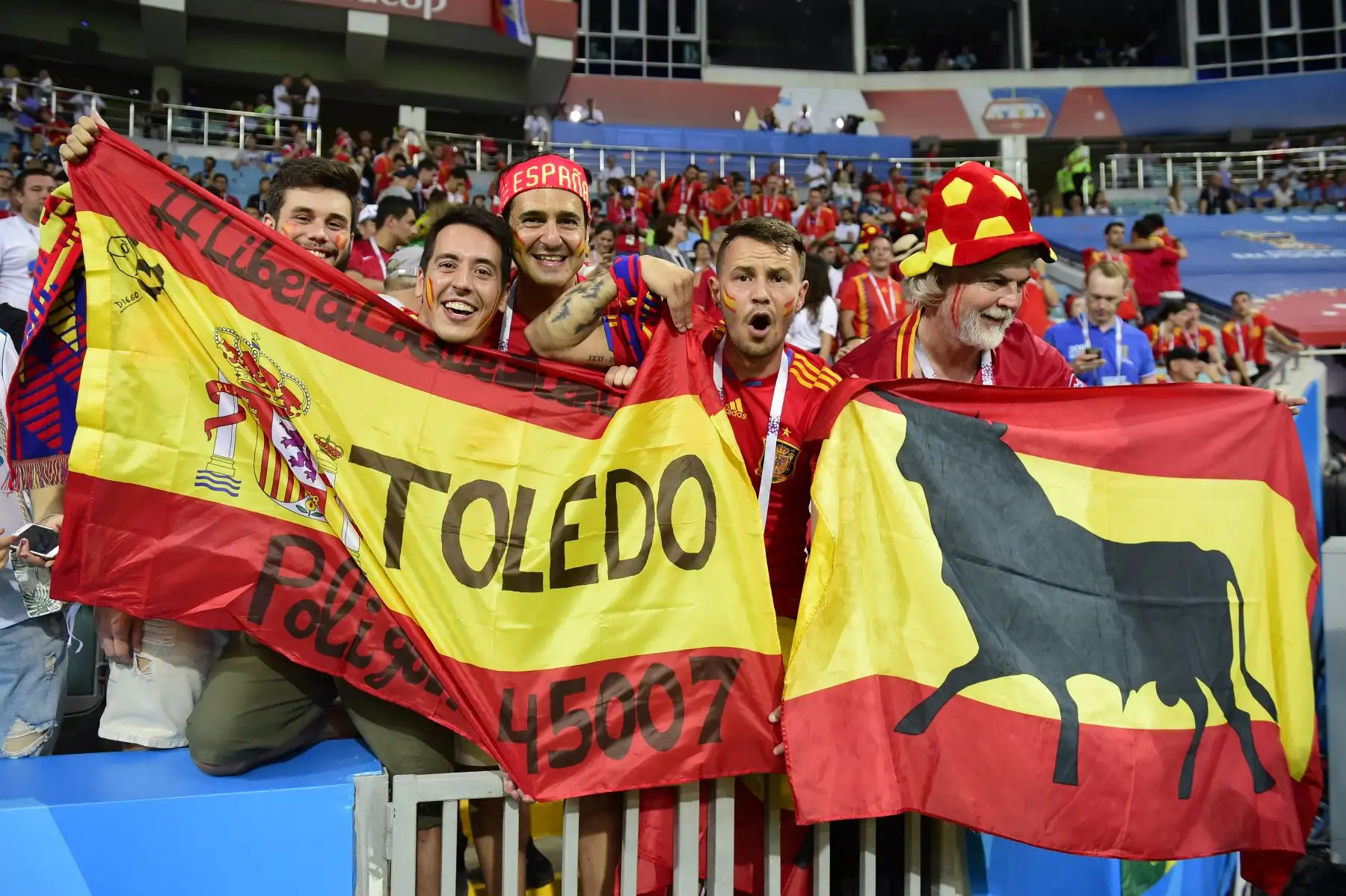 Partidarios de España aplauden antes del partido de fútbol de la Copa del Mundo Rusia 2018 Grupo B entre Portugal y España. AFP