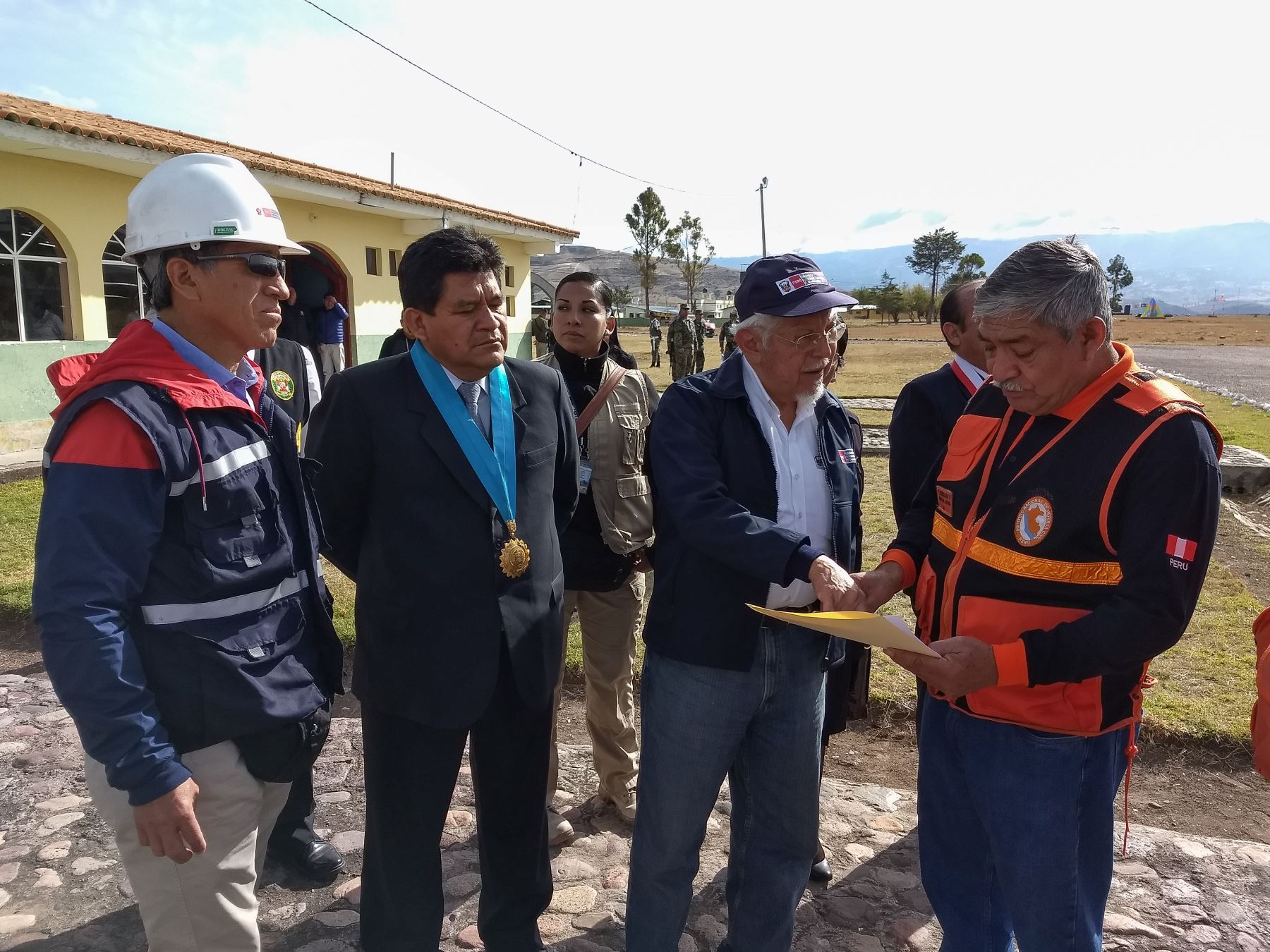 Ministro de Vivienda, Javier Piqué llega a región Ayacucho junto a INDECI para entregar ayuda humanitaria a ciudadanos de diversas provincias que vienen siendo afectadas por las heladas.  Foto: ANDINA/VIVIENDA