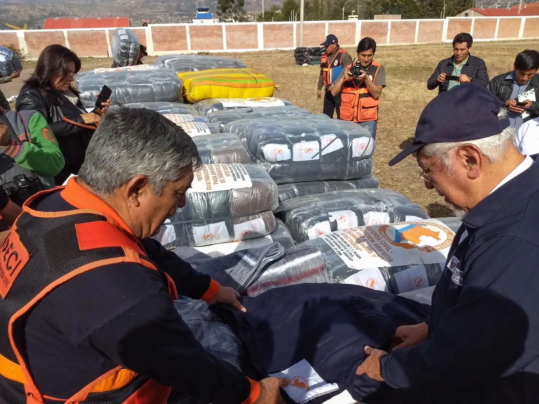 Ministro de Vivienda, Javier Piqué llega a región Ayacucho junto a INDECI para entregar ayuda humanitaria a ciudadanos de diversas provincias que vienen siendo afectadas por las heladas.  Foto: ANDINA/VIVIENDA