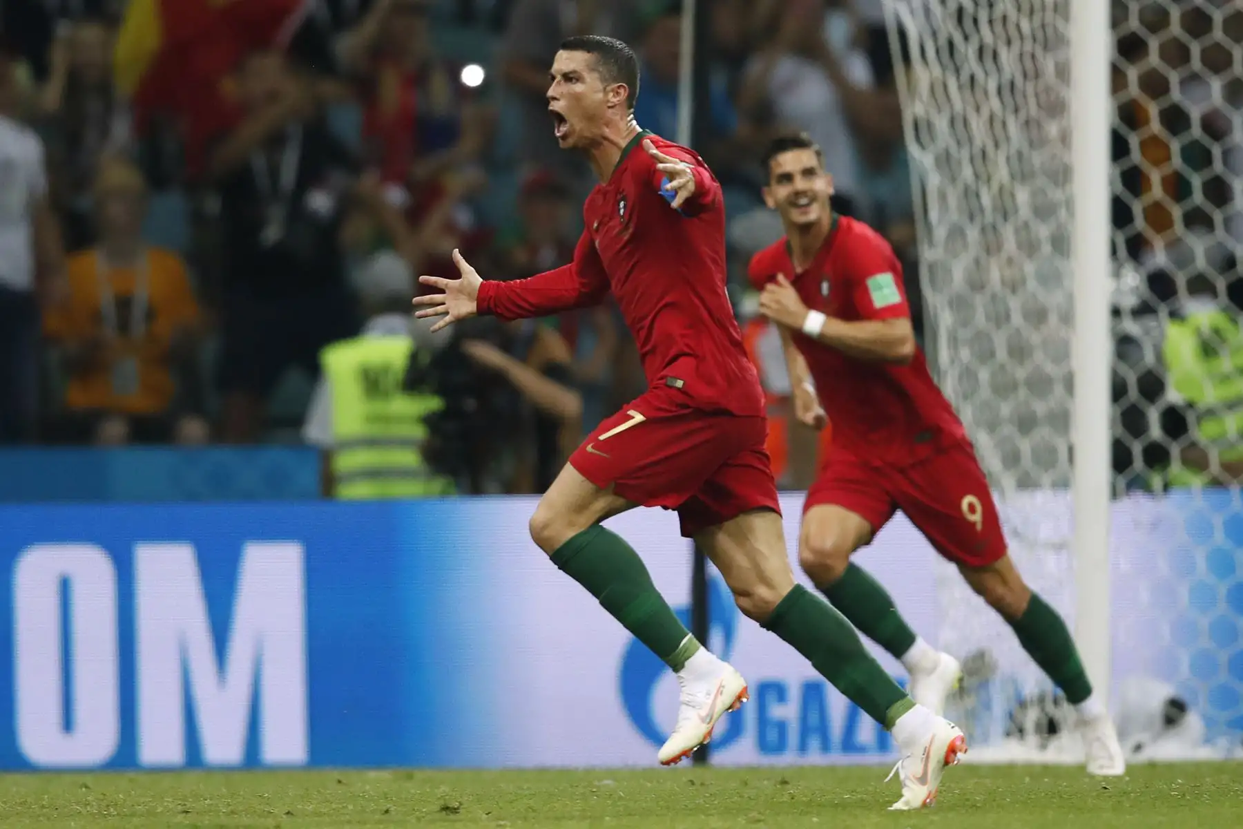 El alero de Portugal, Cristiano Ronaldo, celebra el gol de su hat-trick durante el partido de fútbol del Grupo B de la Copa Mundial Rusia 2018 entre Portugal y España en el Estadio Fisht de Sochi el 15 de junio de 2018.Foto: AFP