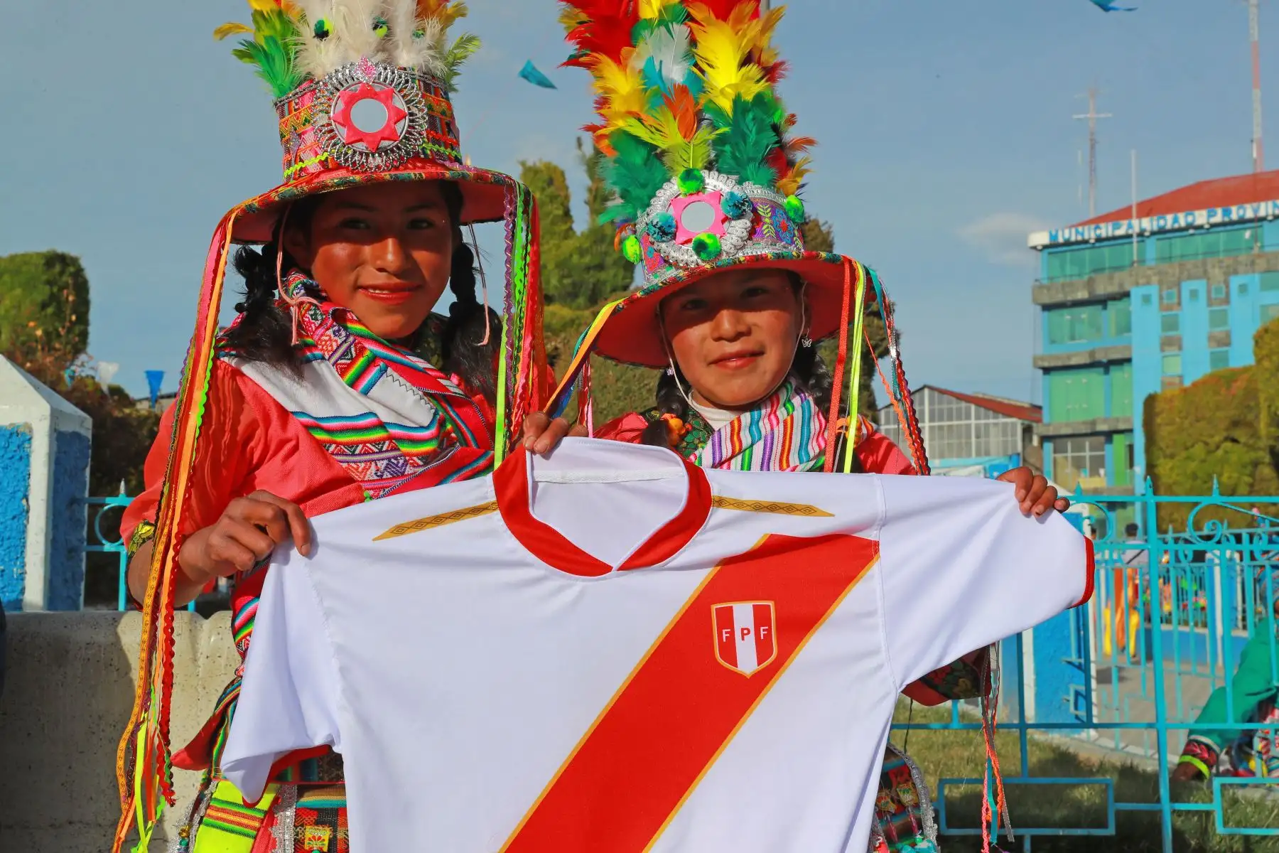 Pobladores de Ilave en Puno, esperan con entusiasmo el debut de Perú en el Mundial de Rusia  Foto: ANDINA/Carlos Lezama
