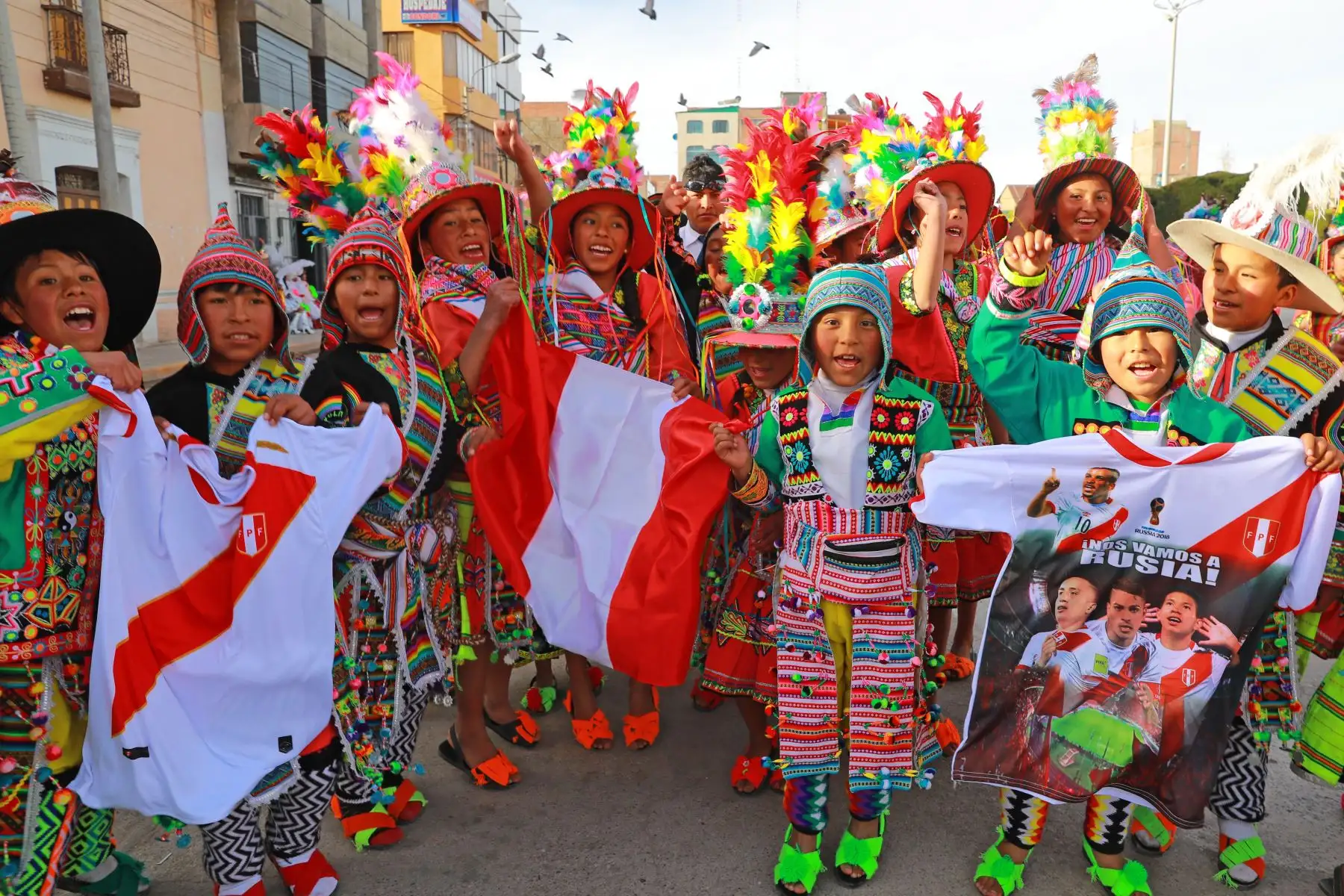 Pobladores de Ilave en Puno, esperan con entusiasmo el debut de Perú en el Mundial de Rusia  Foto: ANDINA/Carlos Lezama