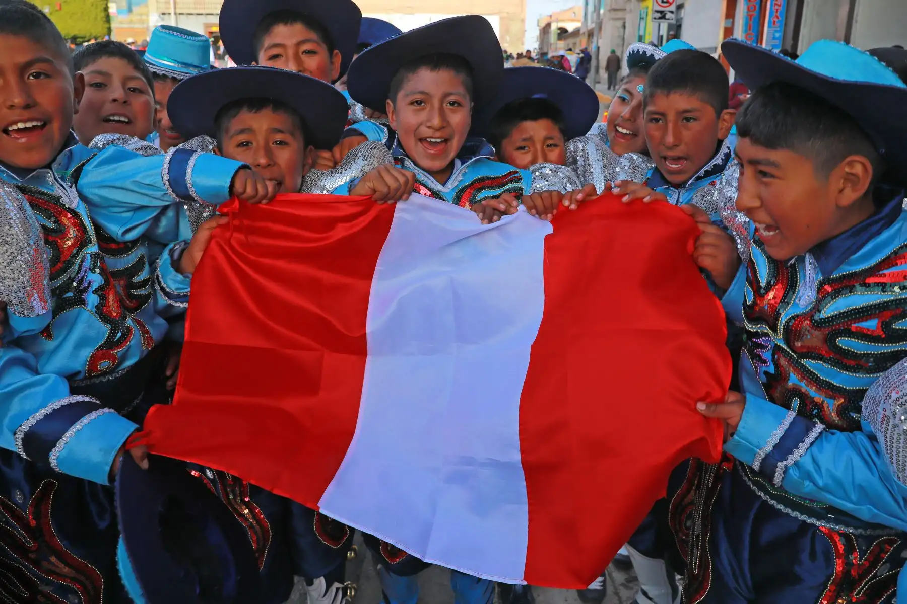 Pobladores de Ilave en Puno, esperan con entusiasmo el debut de Perú en el Mundial de Rusia  Foto: ANDINA/Carlos Lezama