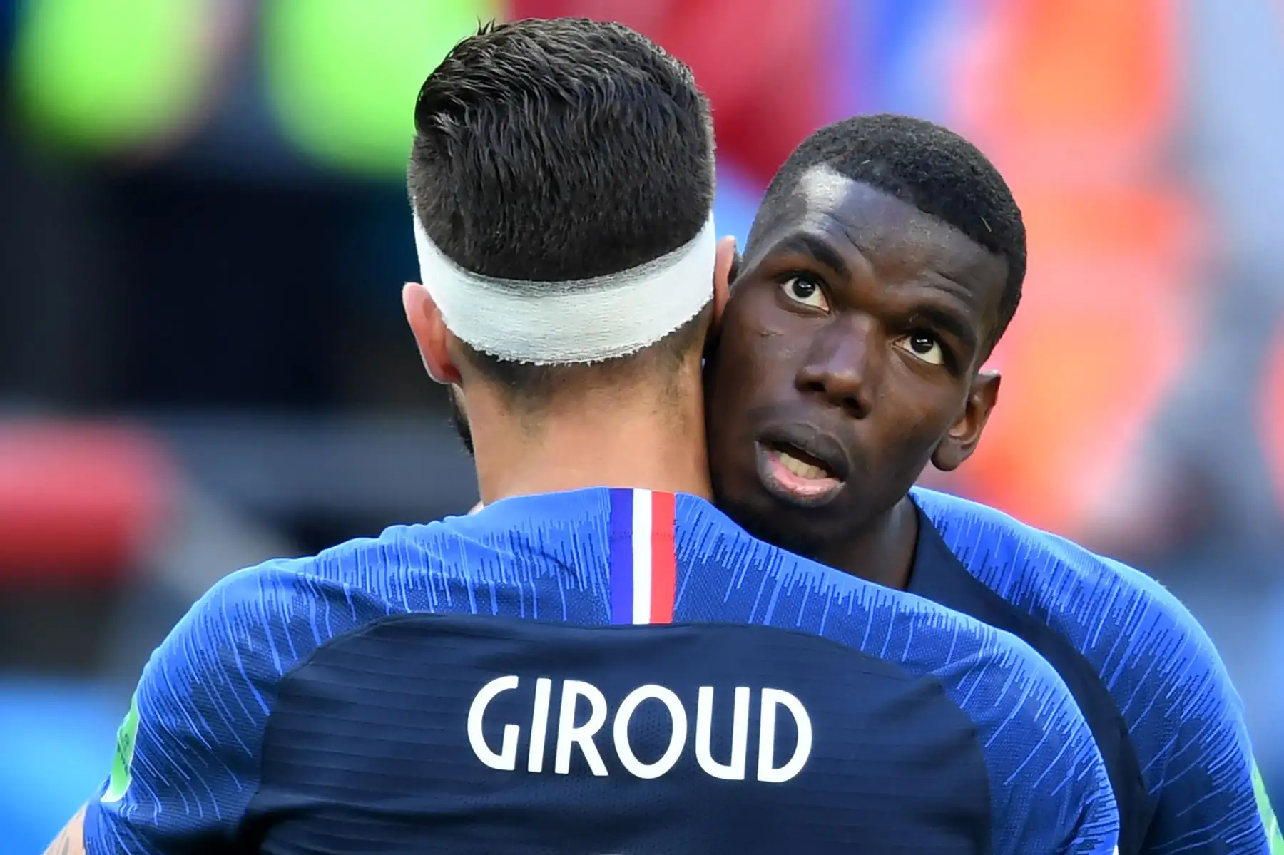 El centrocampista francés Paul Pogba (R) y el delantero francés Olivier Giroud celebran la victoria de su equipo en el partido de fútbol del Grupo C de la Copa Rusia 2018 entre Francia y Australia en el Kazan Arena de Kazan el 16 de junio de 2018. Foto: AFP
