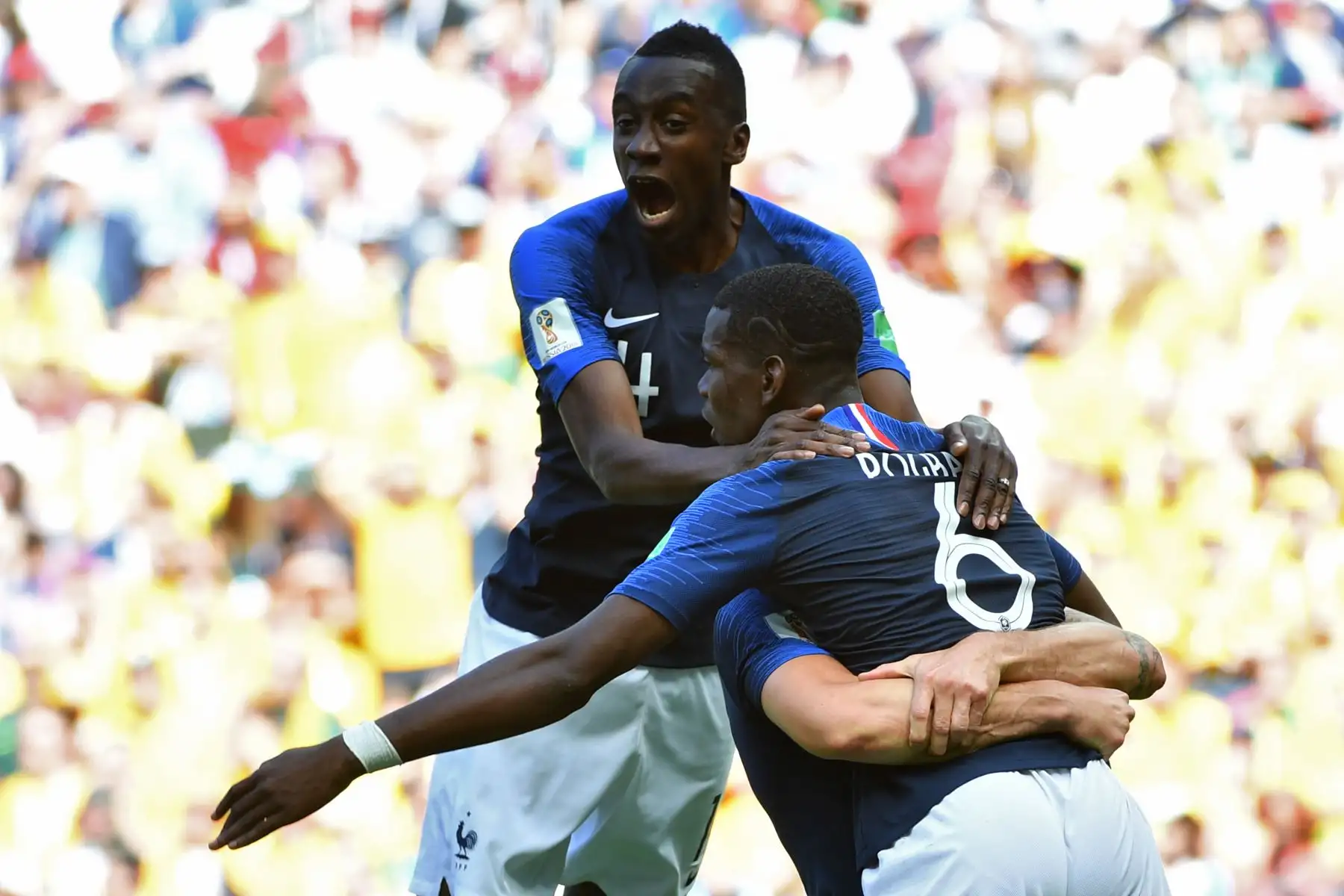 El centrocampista francés Paul Pogba (R) celebra con el centrocampista francés Blaise Matuidi después de anotar su segundo gol durante el partido de fútbol del Grupo C de la Copa Mundial Rusia 2018 entre Francia y Australia en el Kazan Arena en Kazán el 16 de junio de 2018. Foto: AFP