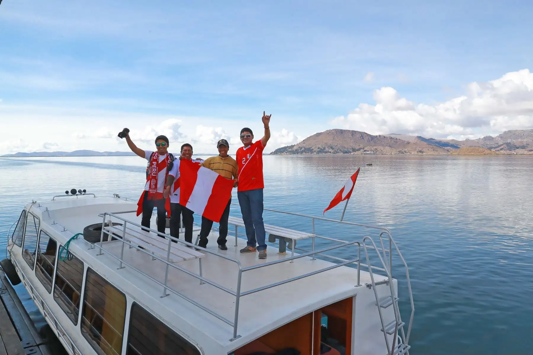Pobladores de Puno viven el primer encuentro de Perú ante Dinamarca por el Mundial de Rusia 2018. Foto: ANDINA/Carlos Lezama