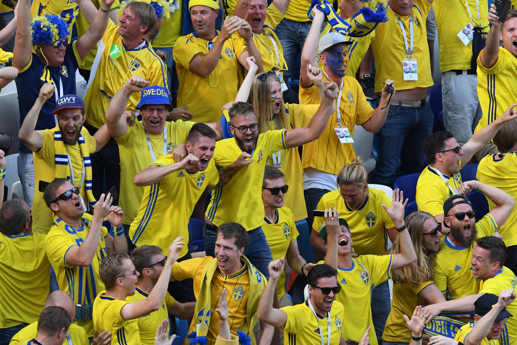 Partidarios de Suecia celebran después de tomar la delantera durante el partido de fútbol del Grupo F de la Copa Mundial Rusia 2018 entre Suecia y Corea del Sur en el Estadio Nizhny Novgorod en Nizhny Novgorod. AFP