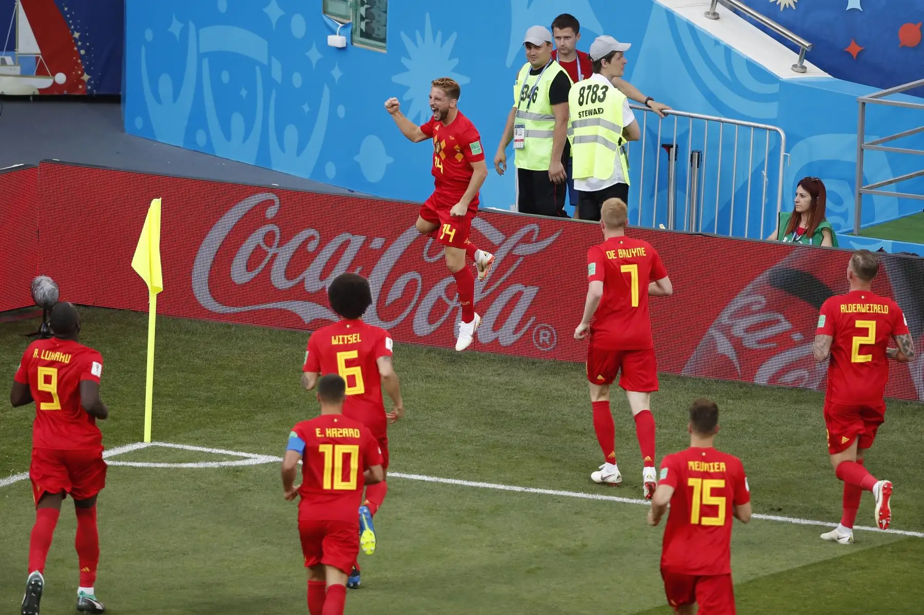 El alero de Bélgica Dries Mertens (C) celebra después de anotar el gol de apertura durante el partido de fútbol de la Copa del Mundo Rusia 2018 Grupo G entre Bélgica y Panamá en el estadio Fisht de Sochi. AFP