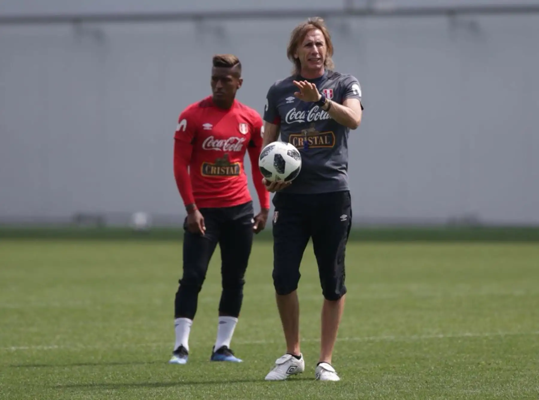 Gareca tiene algunos problemas para armar su once.
